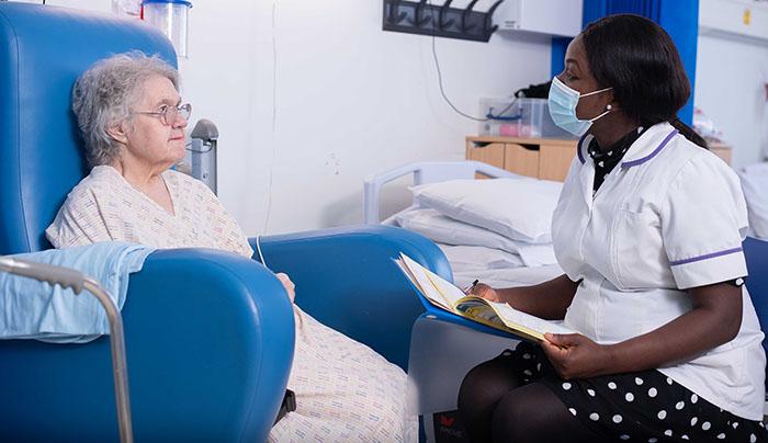 pharmacist talking to a patient in a hospital 
