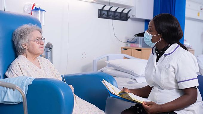 pharmacist doing a bedside consultation with a patient