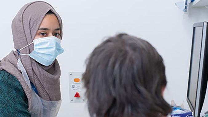 pharmacist doing a consultation